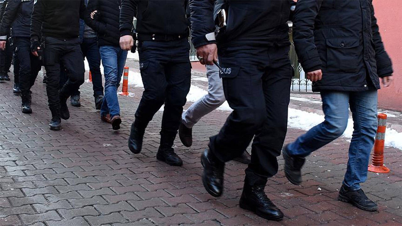 Suç örgütü operasyonu: 27’si kamu görevlisi 50 kişi için gözaltı kararı
