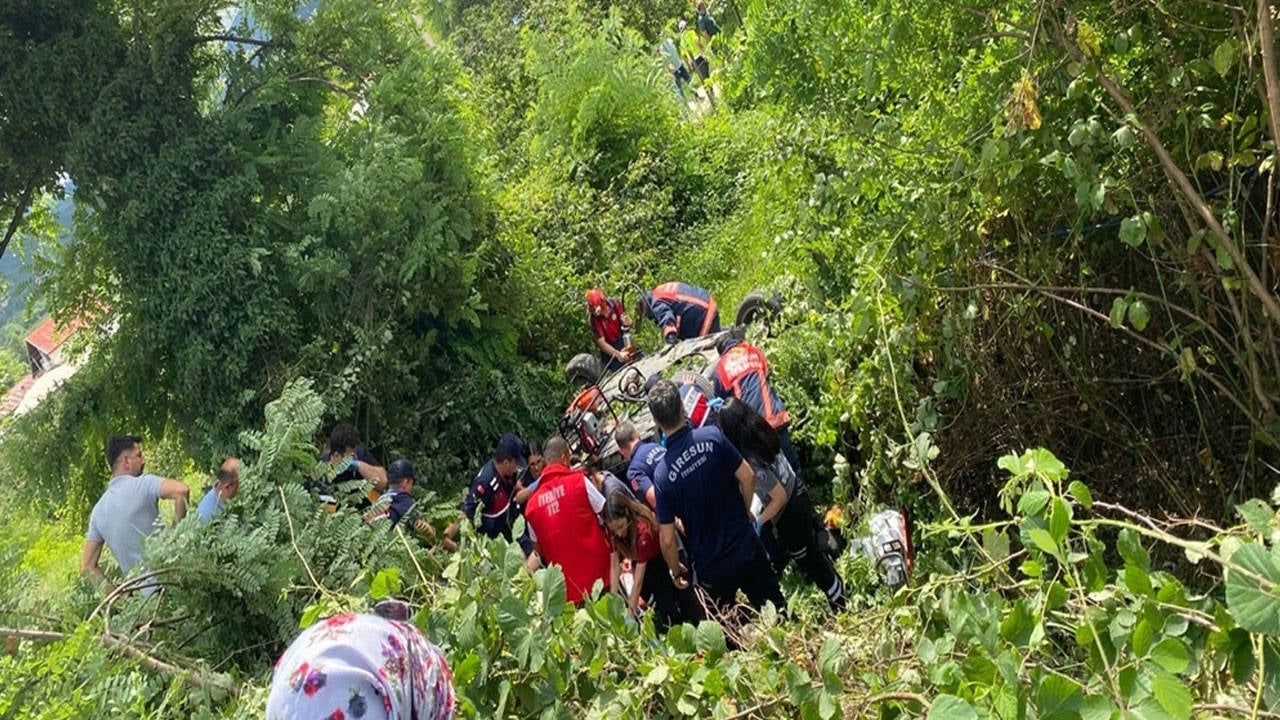 Giresun’da otomobil yoldan çıkıp uçtu: İki kişi öldü, üç kişi yaralandı