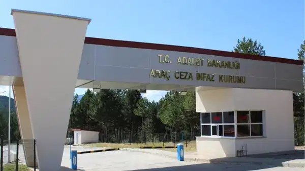 Cezaevinde zehirlenme şüphesi: 118 hükümlü ve iki gardiyan hastaneye kaldırıldı