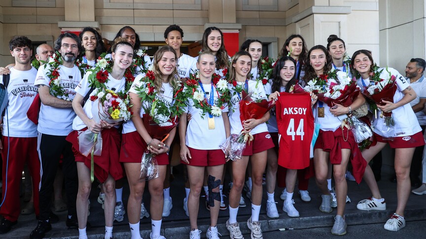 Futbolcuların primi, voleybolcuların primi
