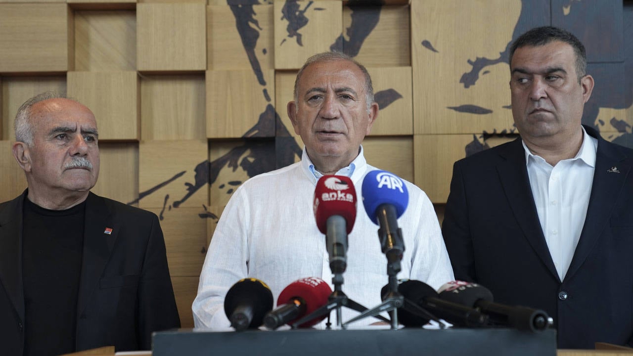 Gazeteci Yavuz Oğhan, Gürsel Tekin hakkında suç duyurusu yaptı