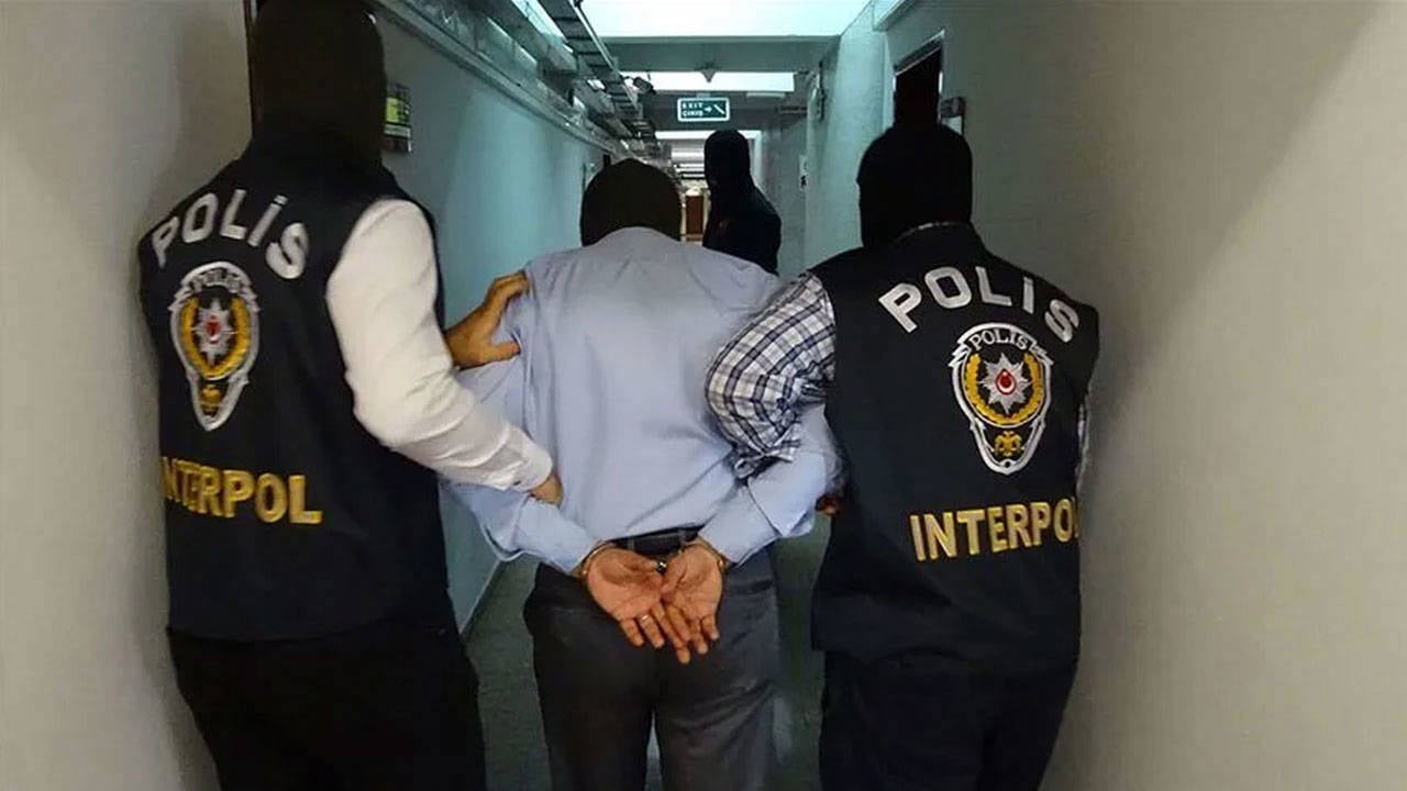 Aranan 65 kişi Türkiye’ye getirildi