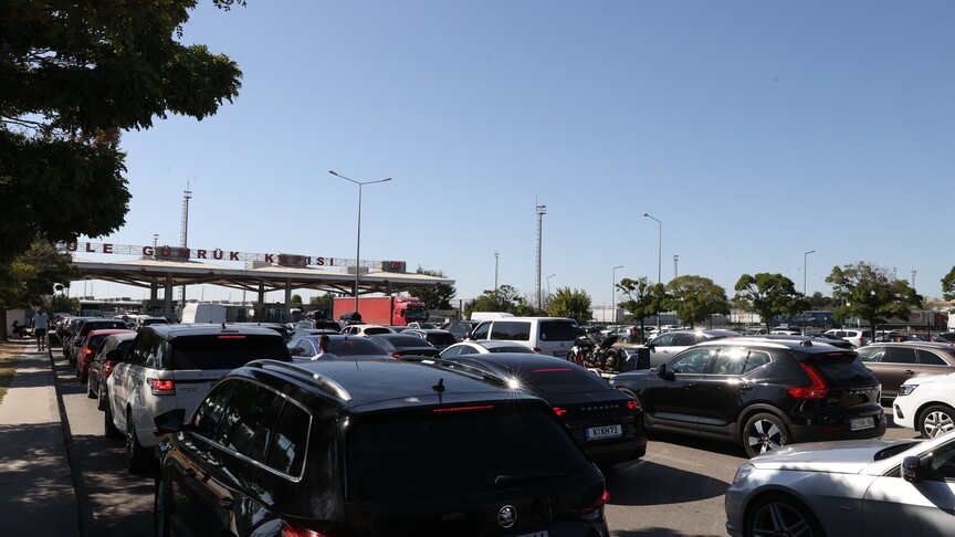 Yabancı plakalı araçlar cezayı ödemeden ülkeden çıkamayacak