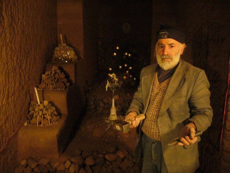 Kiler yapmak için başladı, yeraltı şehri inşa etti