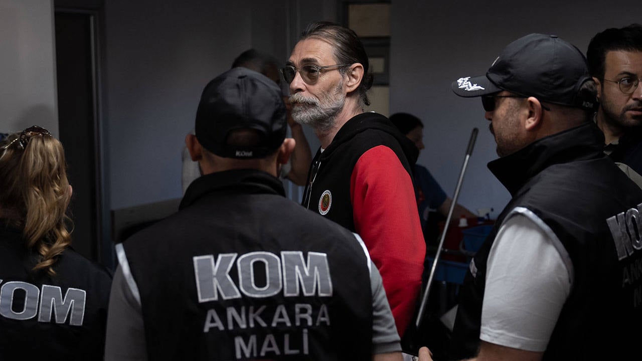 Etimesgut Belediyesi’ne operasyon: Beşikçioğlu dahil 52 gözaltı