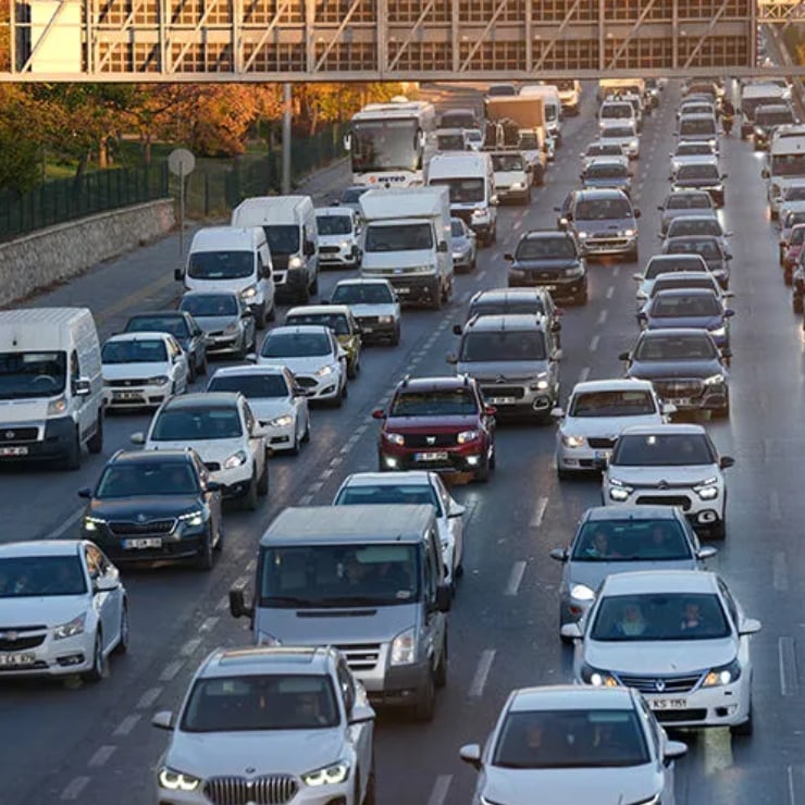 Binek otomobilden en az 100 bin TL maktu vergi alınacak: Cumhurbaşkanı tutarı 10 kat artırabilecek