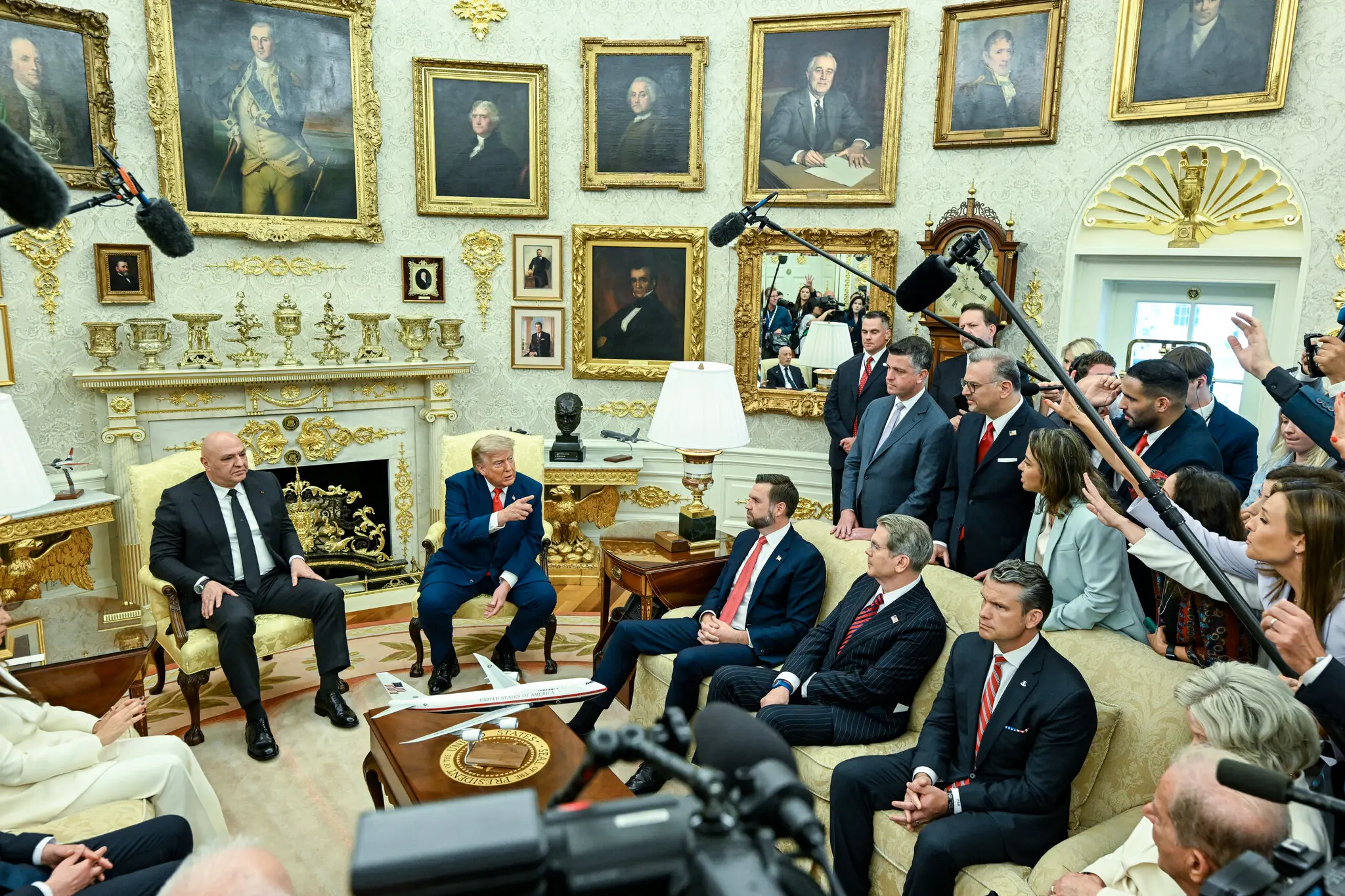 Trump, İran’ı savaşı tırmandırmakla tehdit ediyor
