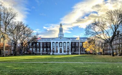 Ünlü Harvard İşletme Fakültesi, hocalarının klonlarının ders anlattığı bir yapay zeka girişimcilik programı başlattı, 699 dolara siz de katılabilirsiniz