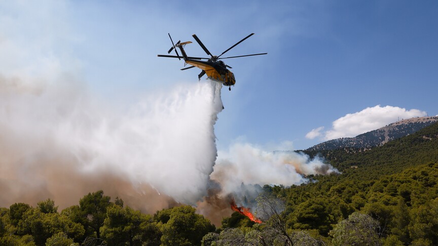 Yunanistan’da iki yangın söndürme helikopteri havada çarpıştı