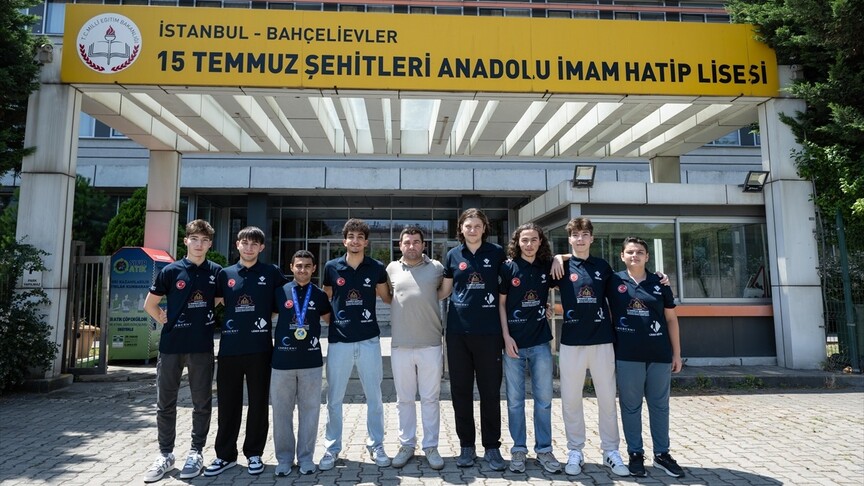 İmam hatip liseliler robotik yarışmalarından dört dünya derecesiyle döndü