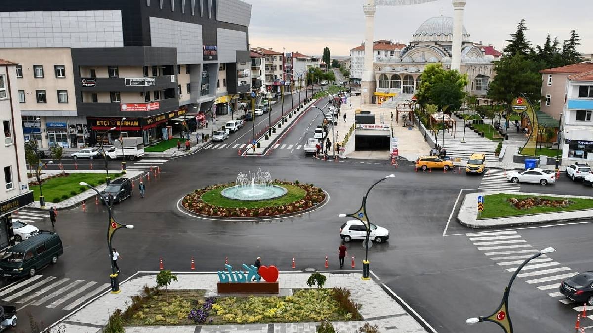 Bu ilçede yaşayanlar TL’yi unuttu: Kuluforniya’da sadece dolar ve avro geçiyor
