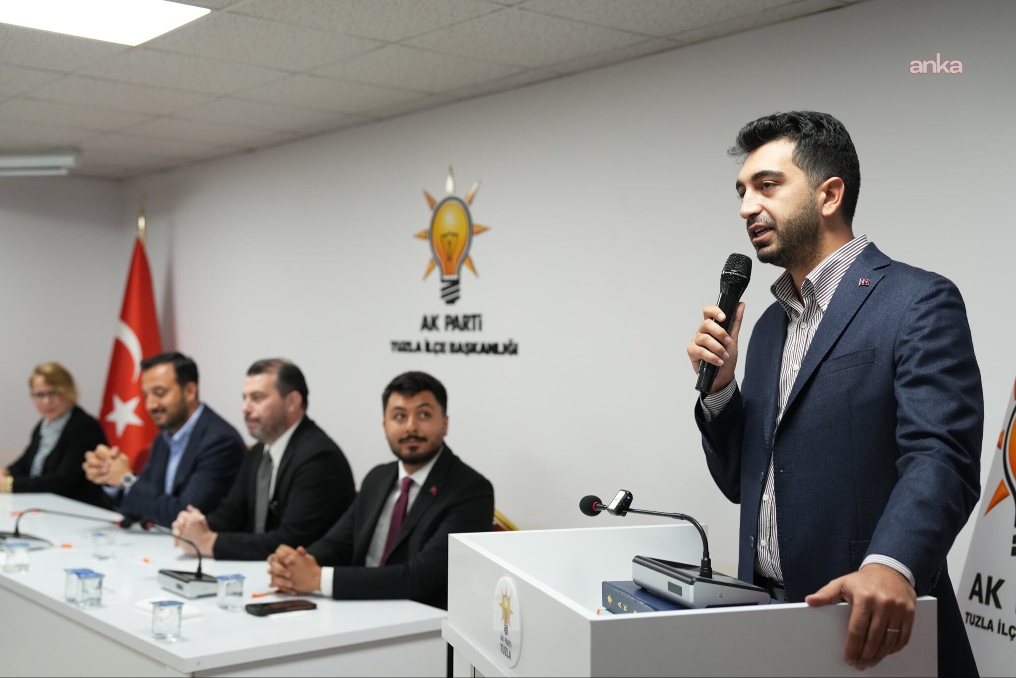 Eren Ali Bingöl Ak Parti ilçe teşkilatını ziyaret etti: ‘Karşı mahalleden geliyorum, bana sahip çıkın’