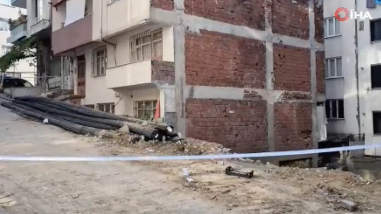 Temel kazısı yan binaya zarar verdi: Gece yarısı boşaltıldı