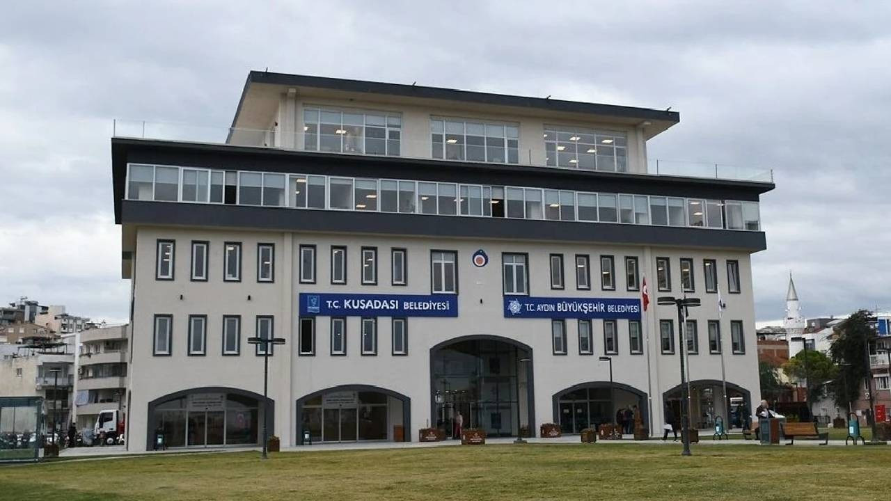 Kuşadası Belediyesi soruşturması: Tezcan’ın kızı ve damadının ofisi arandı