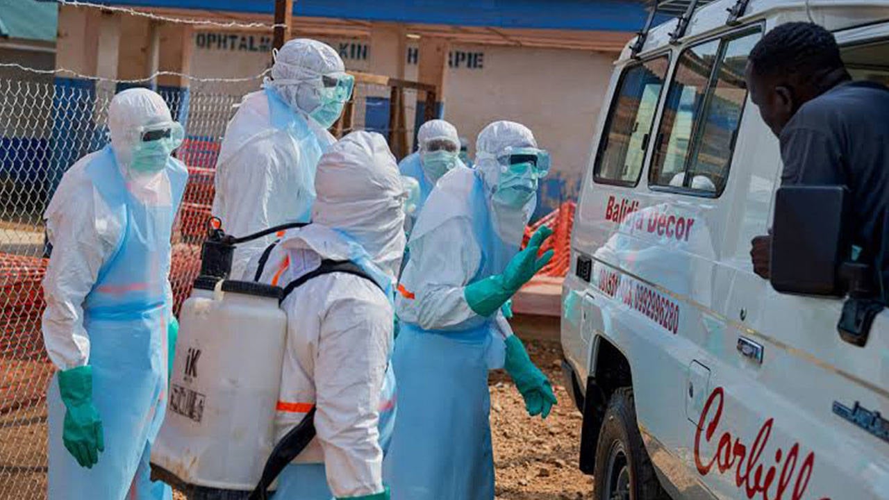 Ebola salgını: Ölü sayısı iki bini aştı