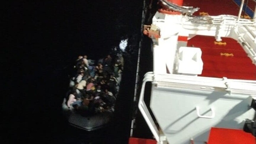 Türk bayraklı gemi Girit açıklarında Sudanlı göçmenleri kurtardı