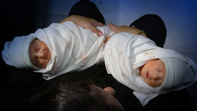 Dünyada üçüncü vaka: İki ayrı rahminden ikiz bebek doğurdu