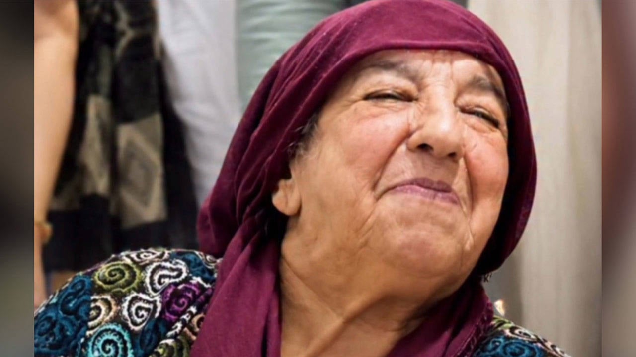 Yatalak karısını bıçaklayarak öldürdü