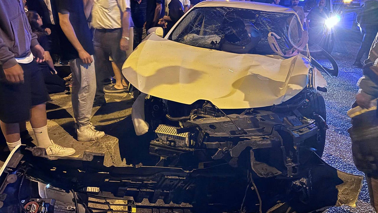 Üç otomobil çarpıştı: Biri ağır beş yaralı