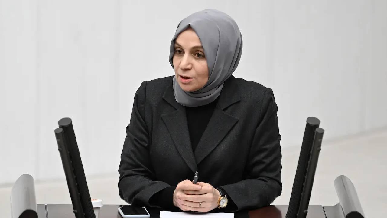 AK Parti Grup Başkanvekili Leyla Şahin Usta trafik kazası geçirdi