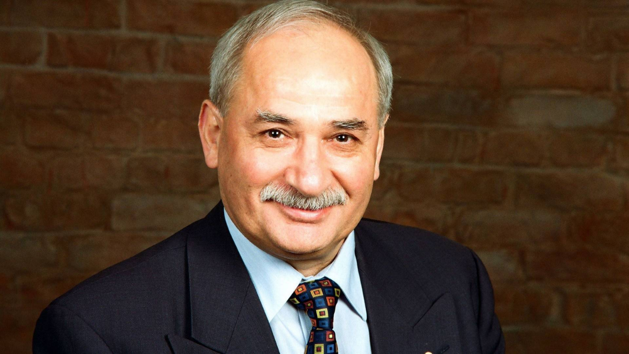 Yazar Kemal Yalçın’ı Türkiye’ye almadılar