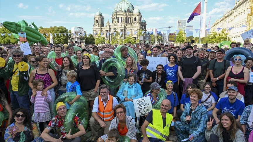Berlinliler Spree nehrinde yüzmek istiyor