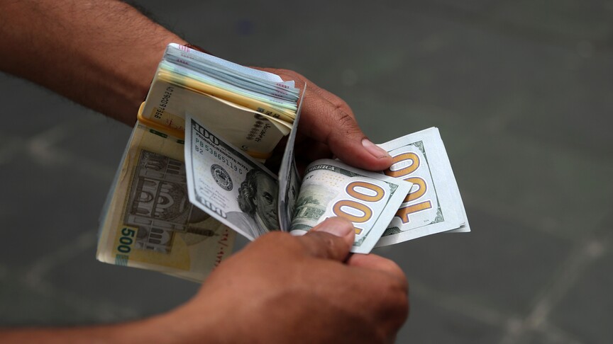 İran'da Dolar Rekor Seviyeye Ulaştı: 200 Bin Tümen