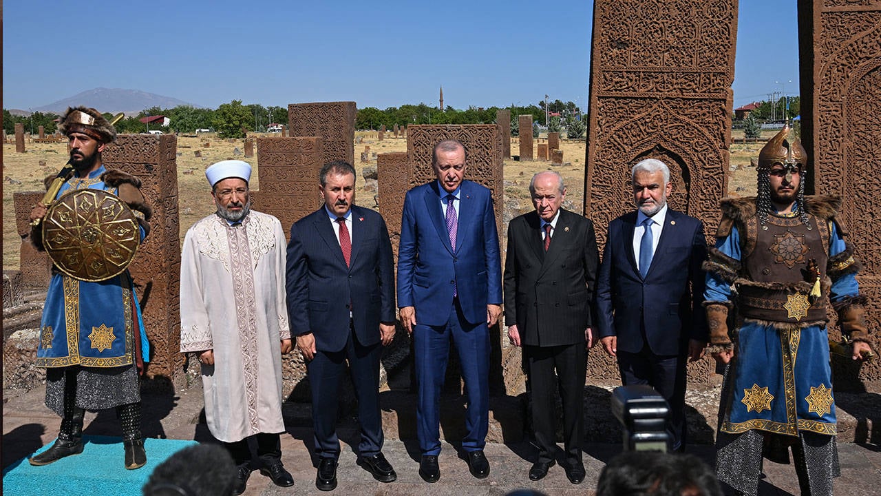 Erdoğan ve Bahçeli Ahlat’ta görüştü