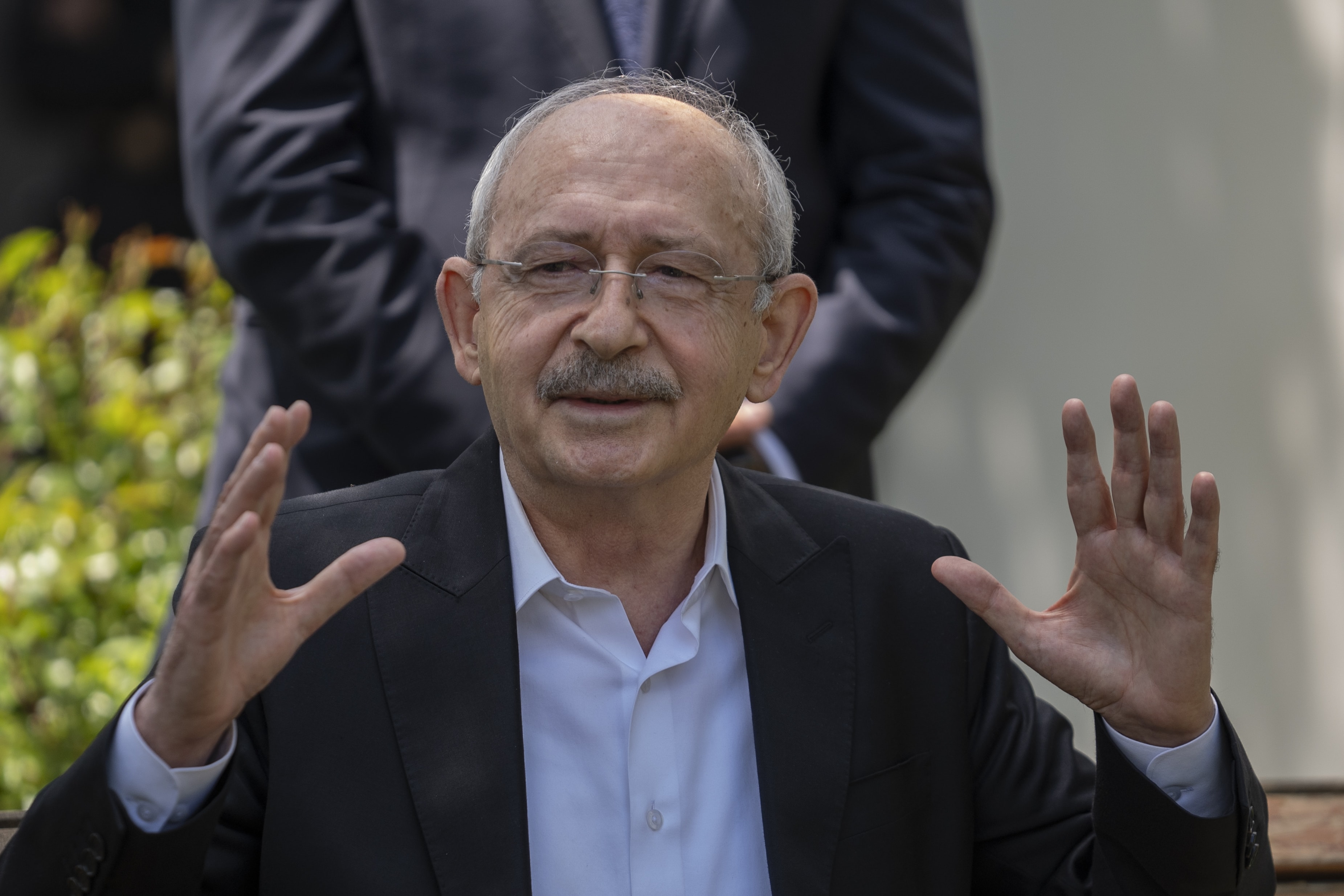 Kılıçdaroğlu SDG’nin feshini üç dilde alkışladı
