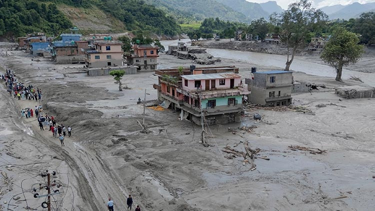 Nepal’de baraj da patladı: Halka ‘yükseklere kaçın’ dendi
