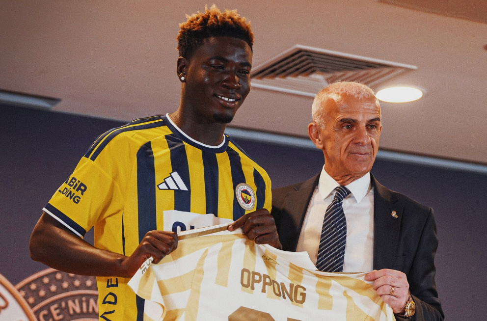 Fenerbahçe, Oppong için imza töreni düzenledi