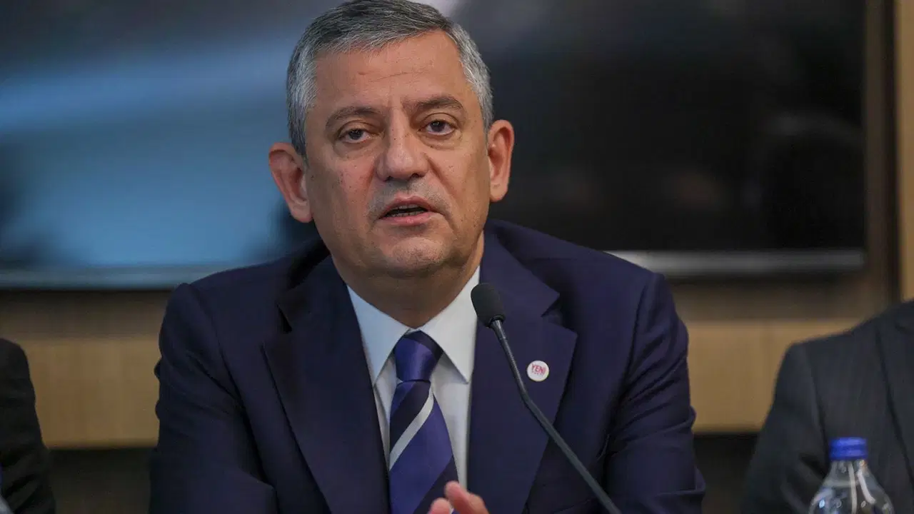 Özgür Özel sürprizi Kayseri’de kadınlar buluşmasında açıkladı: ‘Seçimde söyleyecektik ama ağzımdan kaçtı’