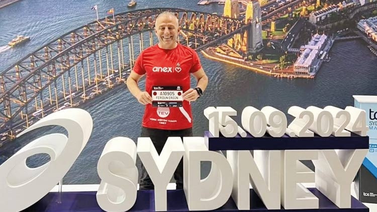 Sporla çocuk okutuyorlar: Biri koşuyor, öteki yüzüyor