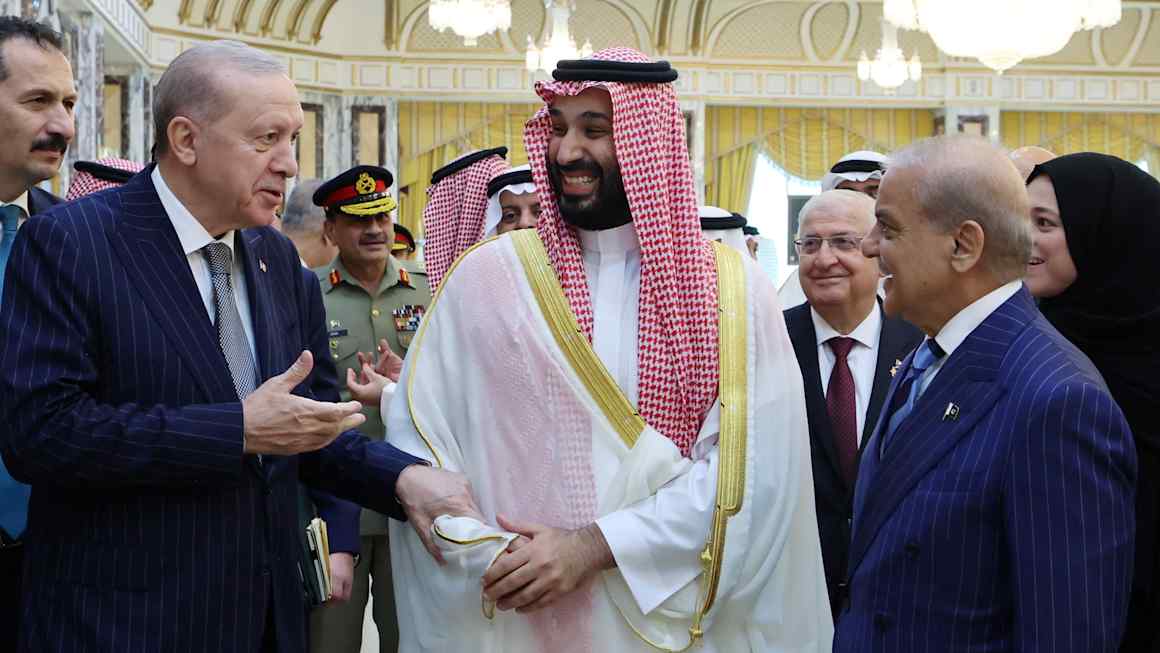 Üç lider Mekke imzası atarken evde çocuklar ne dinliyordu