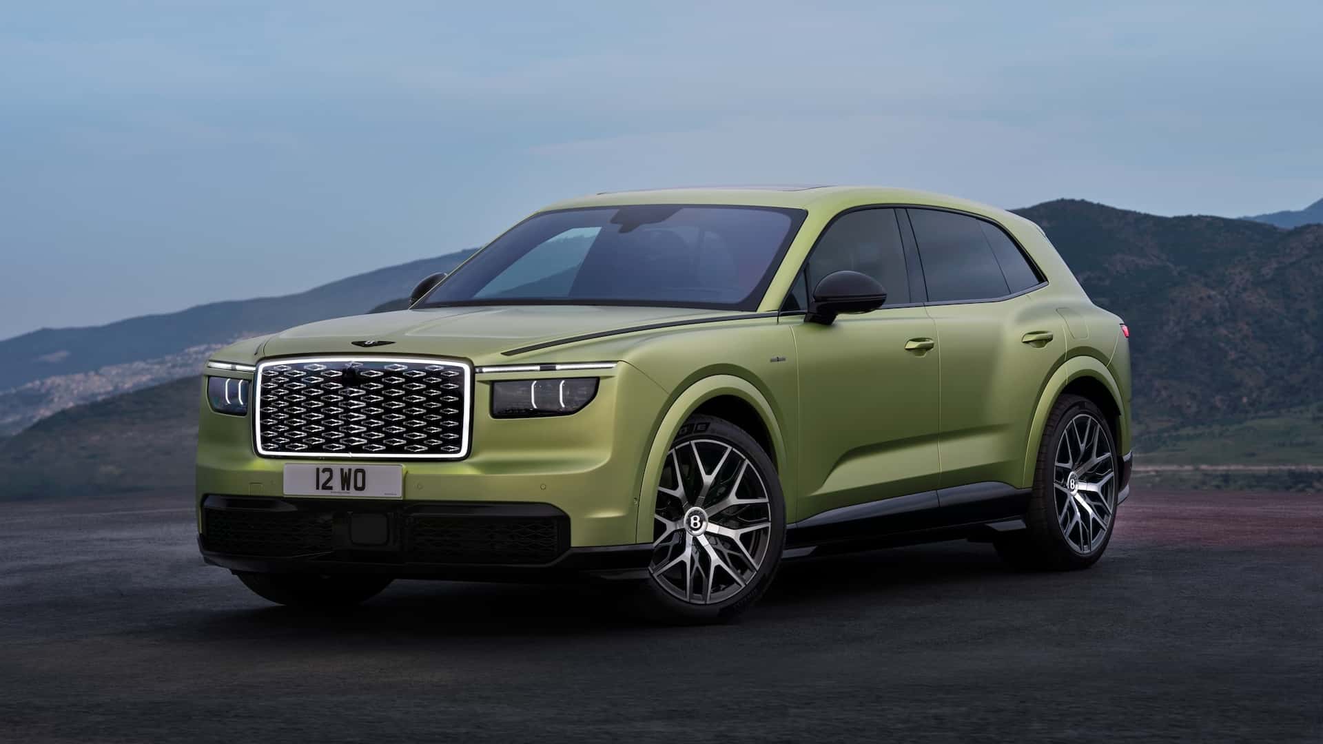 Bentley de elektrikli otomobil çıkardı