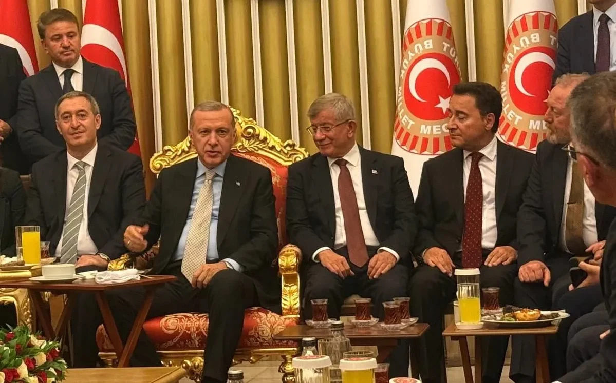 Fatih Altaylı, Davutoğlu hakkındaki yasa dışı eylemlere dikkat çekti