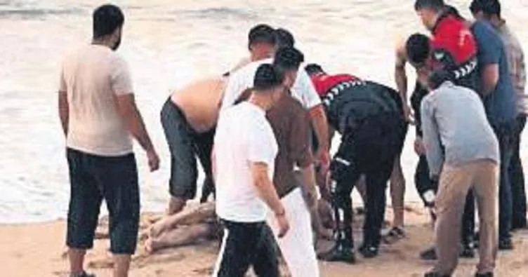Plajda sandalyede otururken boğuldu!