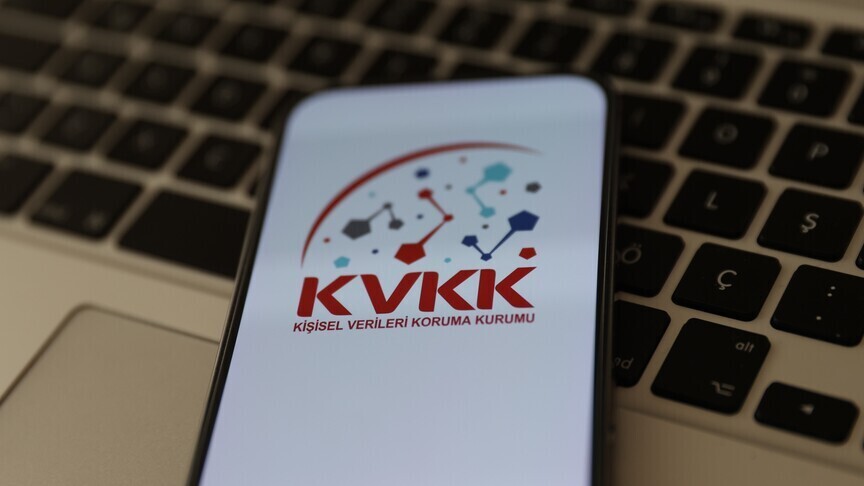 Uçakta internet hizmeti için kullanıcıdan açık rıza isteyen şirkete ceza