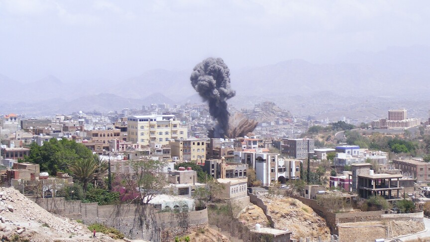 Husiler Taiz kentini üç balistik füzeyle hedef aldı