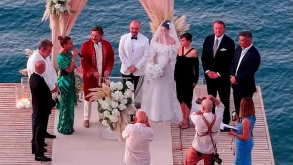 Ünlü avukat oğlunu evlendirdi: İki eski başkan nikah şahitliğinde buluştu