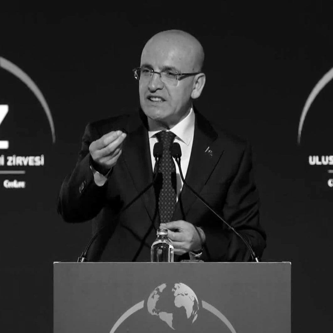 Şimşek: Dalgalı kur rejimine geçiş için enflasyon hala görece yüksek