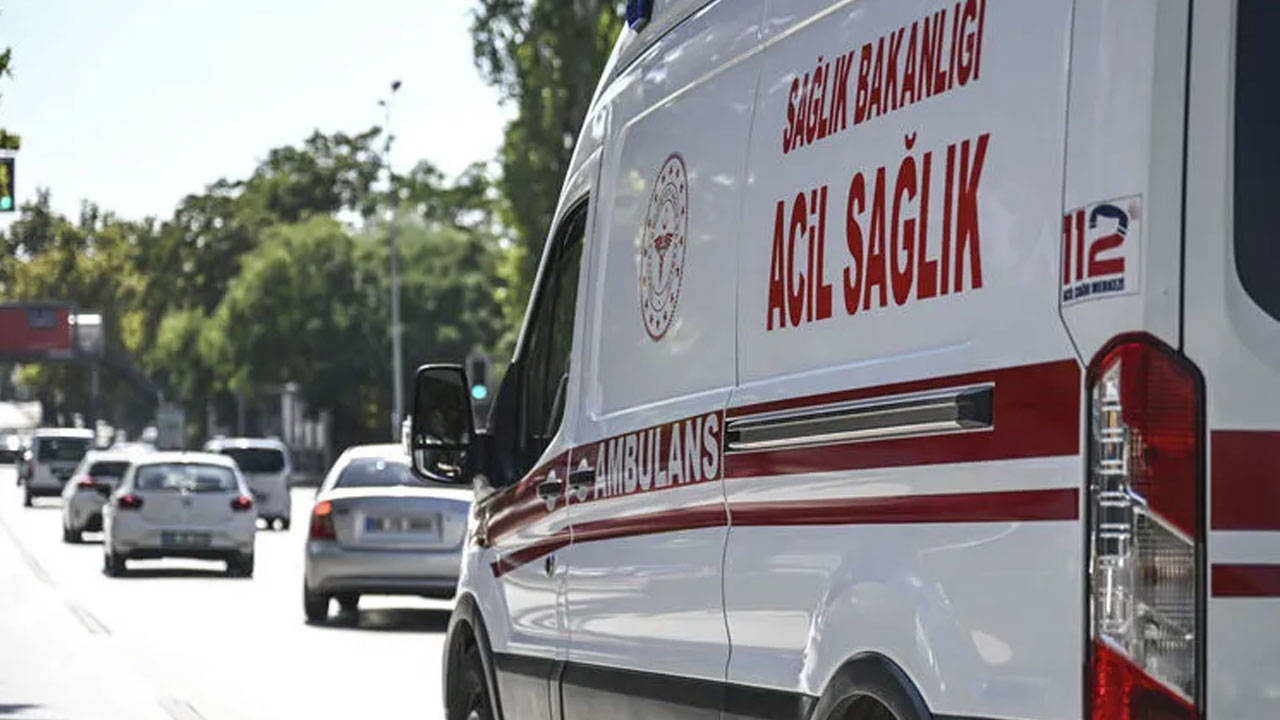Uşak'ta işçi servislerinin karıştığı zincirleme kazada 8 kişi yaralandı