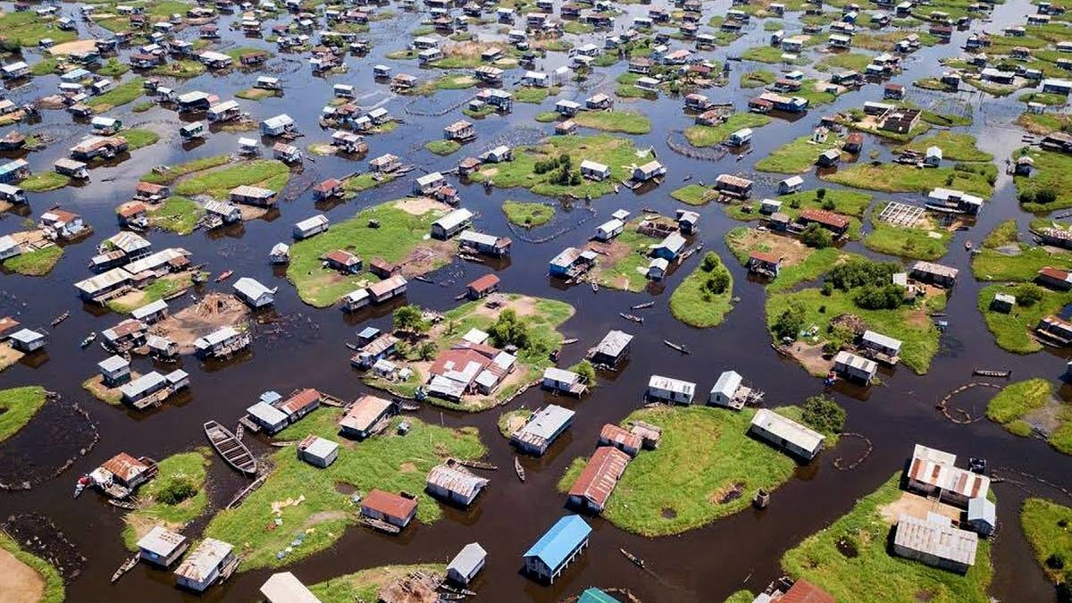 30 bin nüfuslu kasaba suyun üstünde yaşıyor