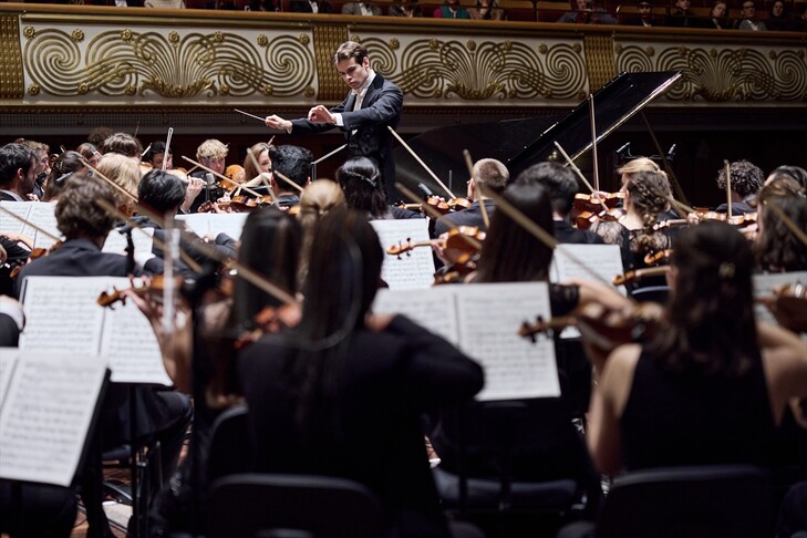 Carmina Burana, 22 yaşındaki Maximilian Cem Şef’e emanet edildi