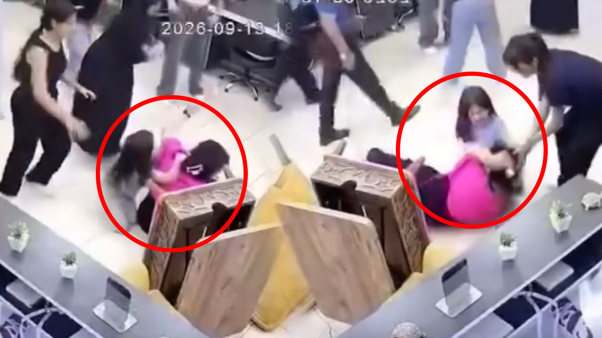 Saç kesimini beğenmedi, kadın arkadaşlarıyla kuaför bastı