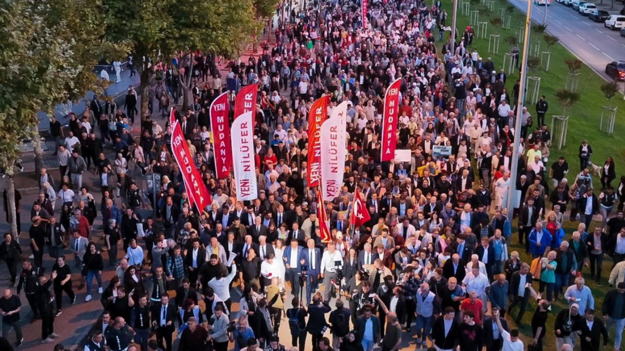 Özgür Özel Bursa’da binlerle buluştu, Erdoğan’a seslendi: ‘Gel Bursa’da seçimleri yenileyelim’