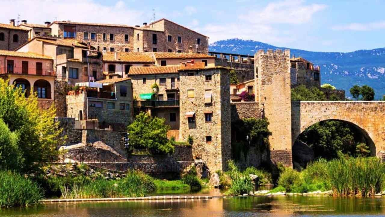 Thomas Vallavanete, gözünü kaybettikten sonra İspanya'daki ıssız bir köyde yaşamaya başladı