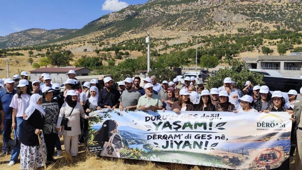 Köyün ortasına 93 bin güneş paneli, yurttaştan tepki