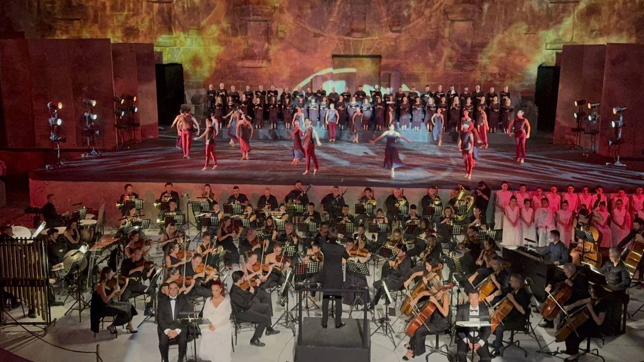 Aspendos Opera Festivali'nde Carl Orff'un Carmina Burana sahne kantatı