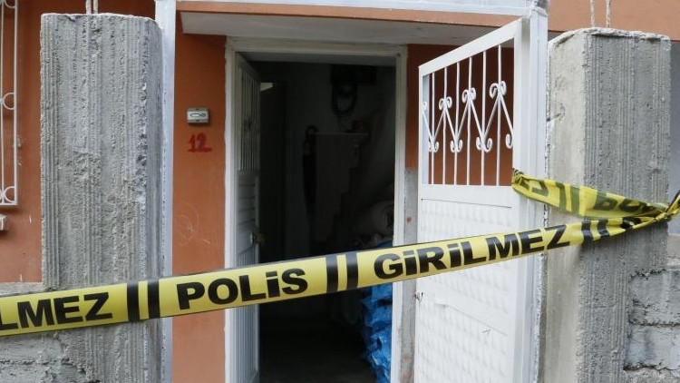 Kızını eve çağırdı, gelince ‘anneni öldürdüm’ dedi